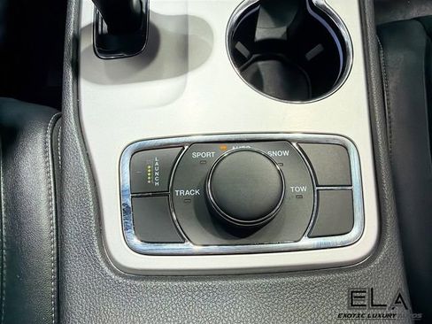 Used 2015 Jeep Grand Cherokee SRT image 17