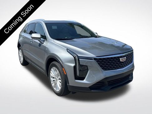 Used 2024 Cadillac XT4 Luxury w/ Cold Weather Package FWD image 3