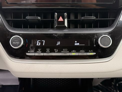 Used 2025 Toyota Corolla LE FWD image 21