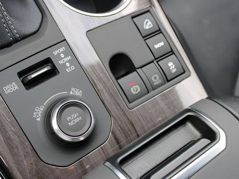 Used 2023 Toyota Highlander Platinum AWD/4WD image 18