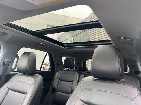 Used 2023 Ford Explorer XLT w/ Equipment Group 202A image 24