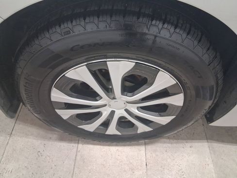 Used 2020 Toyota Corolla LE image 12