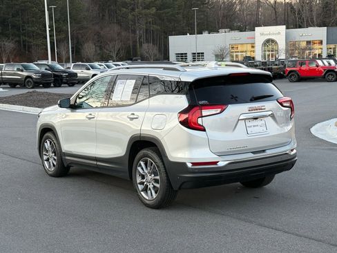 Used 2022 GMC Terrain SLT w/ Tech Package image 3