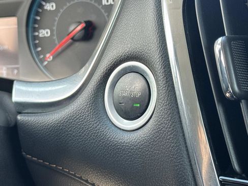 Used 2018 Chevrolet Traverse LT image 18