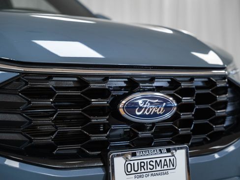 Certified 2023 Ford Escape ST-Line Select w/ Tech Pack #2 image 7