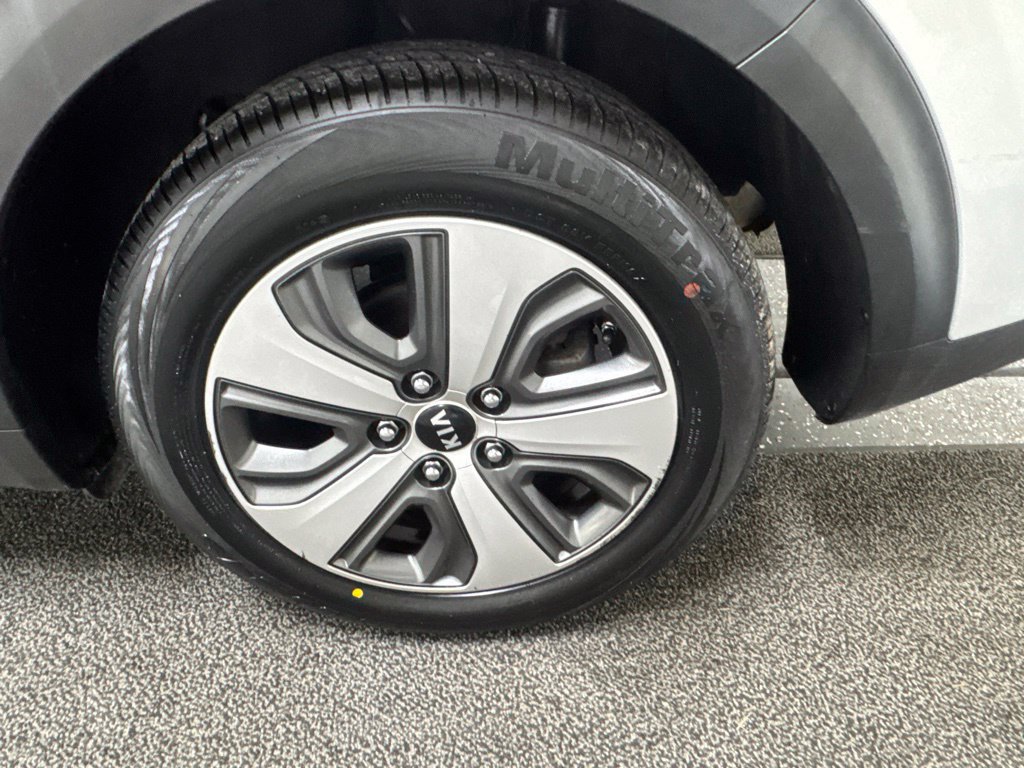 Used 2020 Kia Niro LX FWD image 11