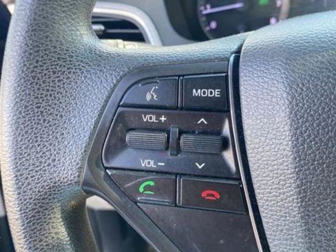 Used 2017 Hyundai Sonata SE image 16