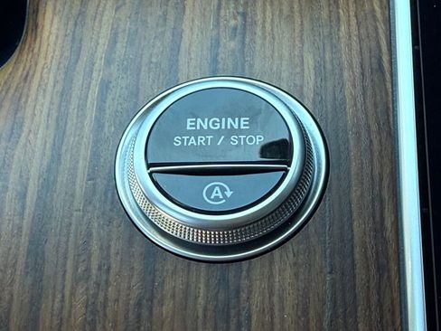 Used 2025 Mercedes-Benz C 300 Sedan image 39