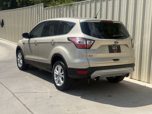Used 2017 Ford Escape SE FWD image 7