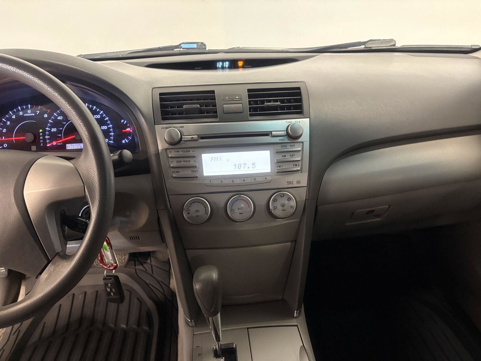 Used 2011 Toyota Camry LE FWD image 24