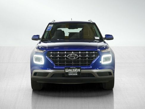 Used 2023 Hyundai Venue Limited image 8