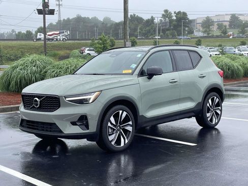Certified 2025 Volvo XC40 B5 Ultra w/ Climate Package AWD/4WD image 3