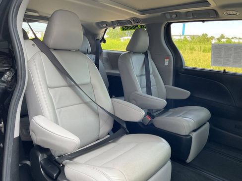 Used 2016 Toyota Sienna Limited w/ Protection Package FWD image 51