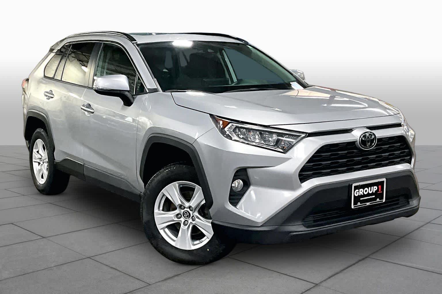 Used 2019 Toyota RAV4 XLE w/ Convenience Package AWD/4WD image 3