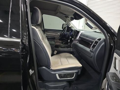 Used 2022 RAM 1500 Limited AWD/4WD image 2