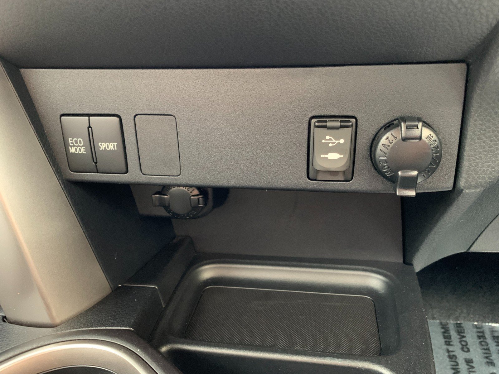 Used 2017 Toyota RAV4 LE w/ All Weather Liner Package AWD/4WD image 20