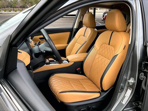 Used 2023 Nissan Sentra SV w/ SV Premium Package image 7