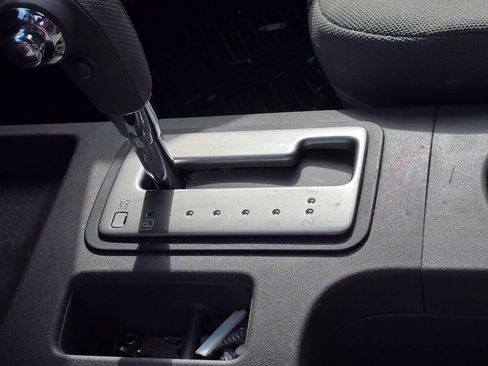 Used 2015 Nissan Frontier SV w/ SV Value Truck Package RWD image 12