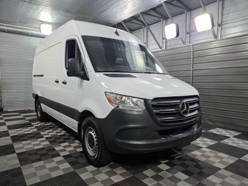 Used 2023 Mercedes-Benz Sprinter 2500 image 4
