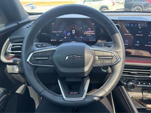 Used 2025 Chevrolet Traverse Z71 w/ Driver Confidence Package AWD/4WD image 19