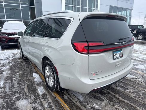 Used 2021 Chrysler Pacifica Touring-L w/ Premium & Safety Sphere Group image 5