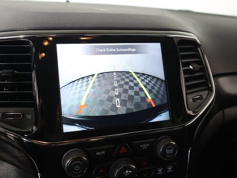 Used 2022 Jeep Grand Cherokee Laredo X image 6