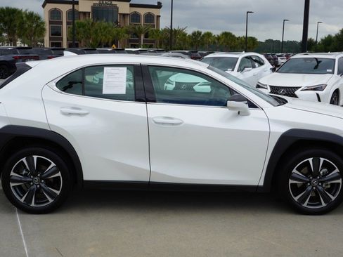 Certified 2025 Lexus UX 300h FWD w/ Accessory Package (Z2) image 4