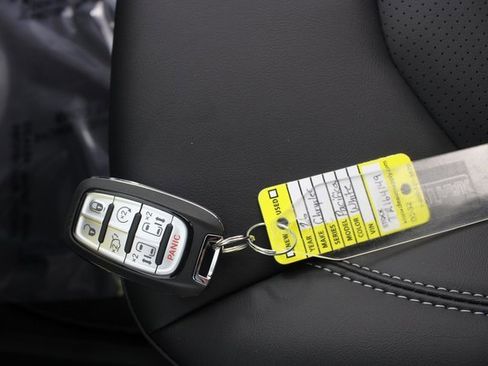 New 2026 Chrysler Pacifica Select image 8