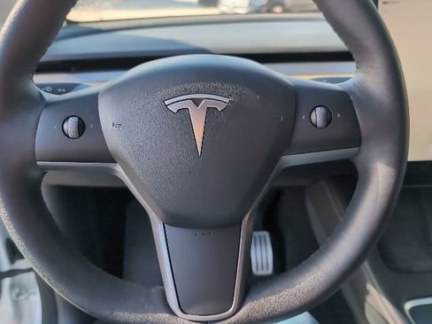 Used 2022 Tesla Model Y Performance image 12