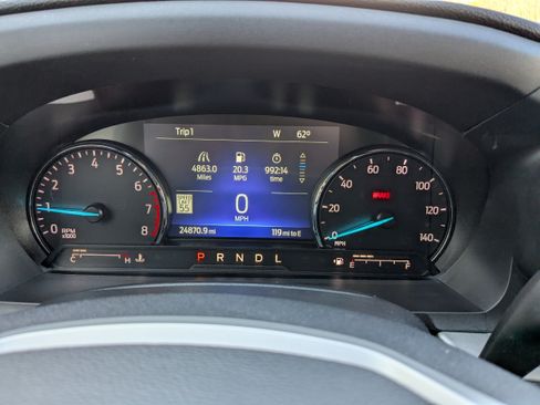Used 2022 Ford Explorer XLT w/ Equipment Group 202A AWD/4WD image 25