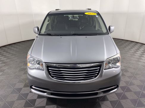 Used 2015 Chrysler Town & Country Touring w/ Driver Convenience Group FWD image 10