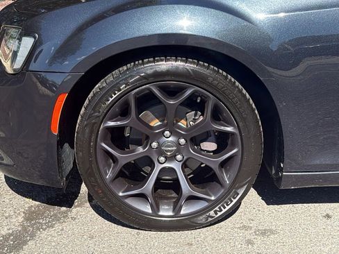 Used 2019 Chrysler 300 Touring w/ Sport Appearance Package image 33