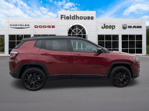 Used 2022 Jeep Compass Latitude w/ Sun and Sound Group AWD/4WD image 5