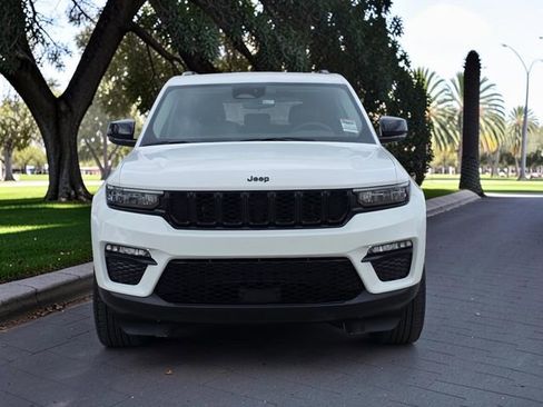 Used 2023 Jeep Grand Cherokee Limited w/ Black Appearance Package AWD/4WD image 3