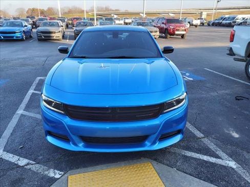 Used 2023 Dodge Charger SXT image 2