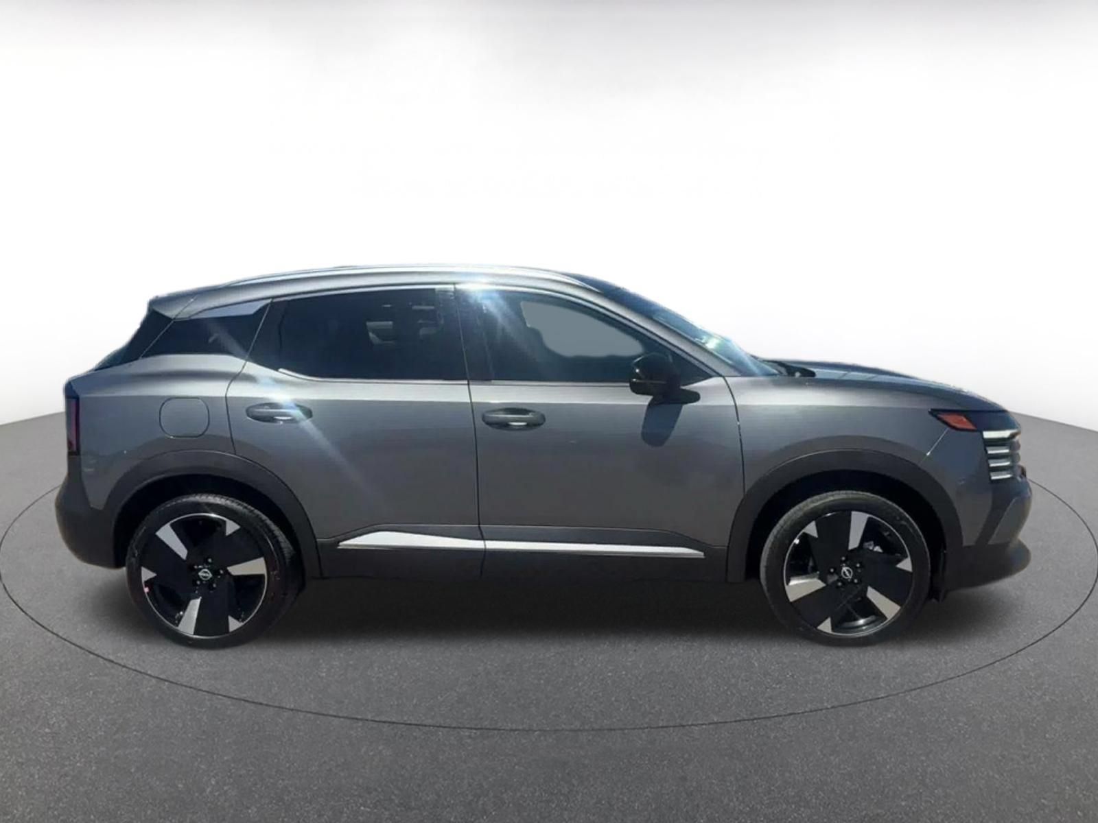 Used 2026 Nissan Kicks SR AWD/4WD image 15