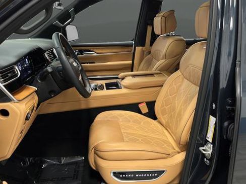 Used 2024 Jeep Grand Wagoneer Series III w/ HD Trailer Tow Package image 9