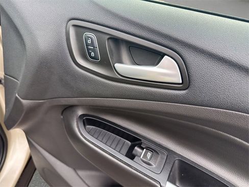 Used 2017 Ford Escape SE w/ Equipment Group 201A image 16