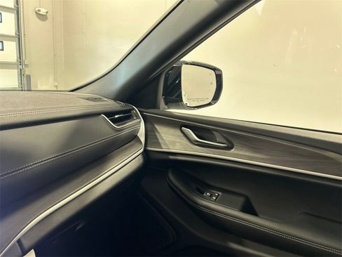 New 2025 Jeep Grand Cherokee Limited w/ Luxury Tech Group II image 26