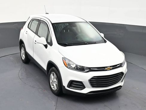 Used 2021 Chevrolet Trax LS AWD/4WD image 19