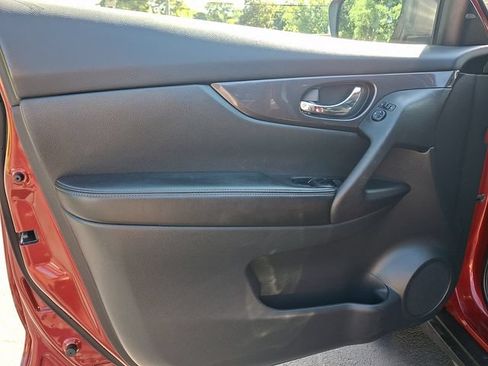 Used 2019 Nissan Rogue SV AWD/4WD image 13