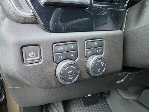 Used 2023 Chevrolet Silverado 1500 LT AWD/4WD image 15