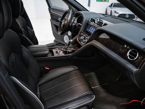 Used 2021 Bentley Bentayga AWD/4WD image 11