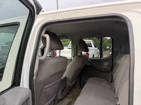 Used 2017 Nissan Frontier SV RWD image 12