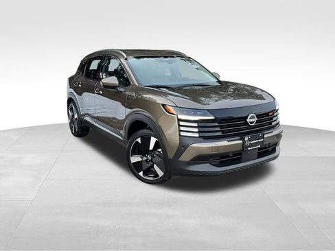 Certified 2025 Nissan Kicks SR image 1