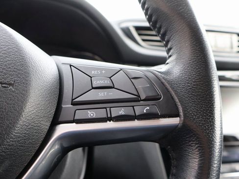 Used 2018 Nissan Rogue SV image 29