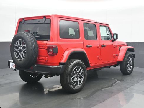 Used 2025 Jeep Wrangler Unlimited Sahara AWD/4WD image 6