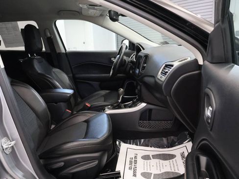 Used 2019 Jeep Compass Latitude w/ Popular Equipment Group AWD/4WD image 18