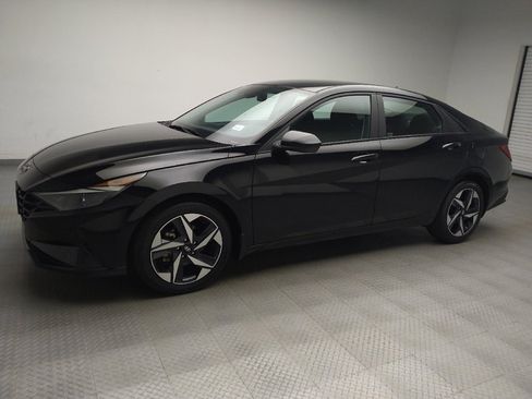 Used 2023 Hyundai Elantra SEL w/ Convenience Package FWD image 2