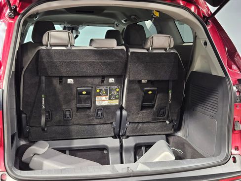Used 2024 Toyota Sienna LE image 18